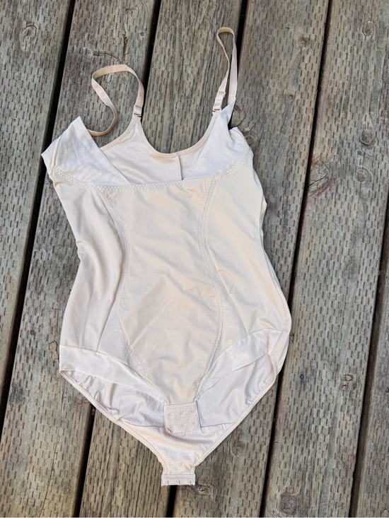 Maidenform Other - Maidenform Nude/Beige Shapewear Top